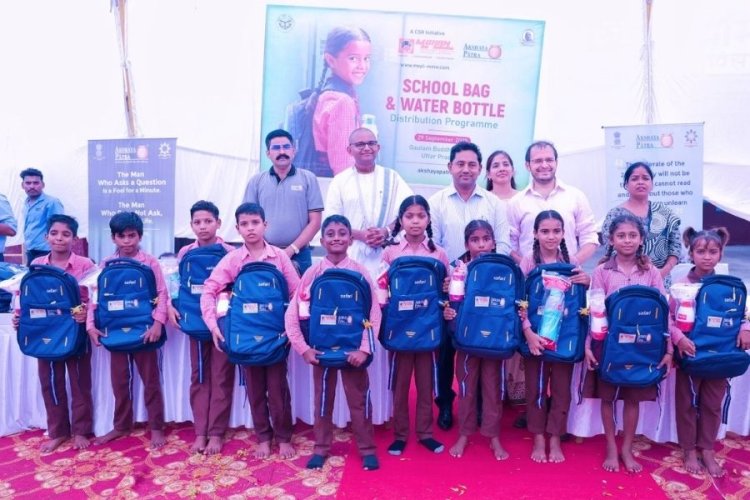 Anshul Garg Mohan - Mr. Ashutosh Gupta - SDM Noida and The Akshaya Patra Foundation - Supports 500 Govt. School Students With Bags And Bottles