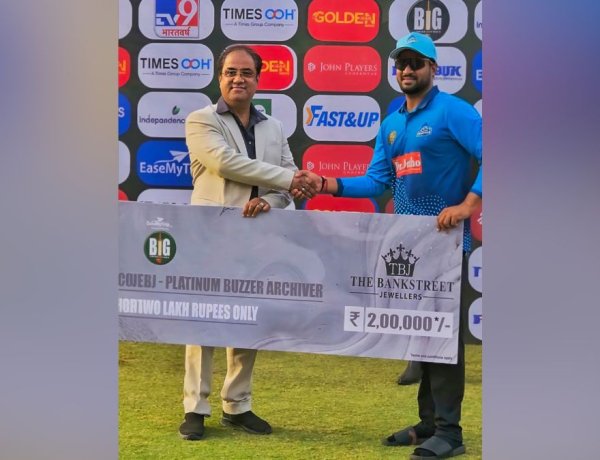 Handa Bangles Founder Mr. Kamal Handa Honours Big Cricket League Semi-Final Man of the Match with ₹2 Lakh Award