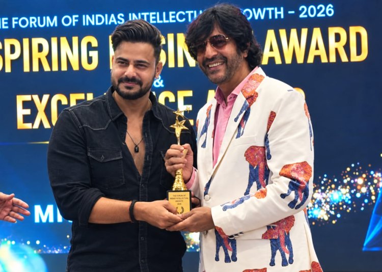 Veeir Chaudary Gets the Star Treatment at Award Night as Fans Line Up for Pictures
